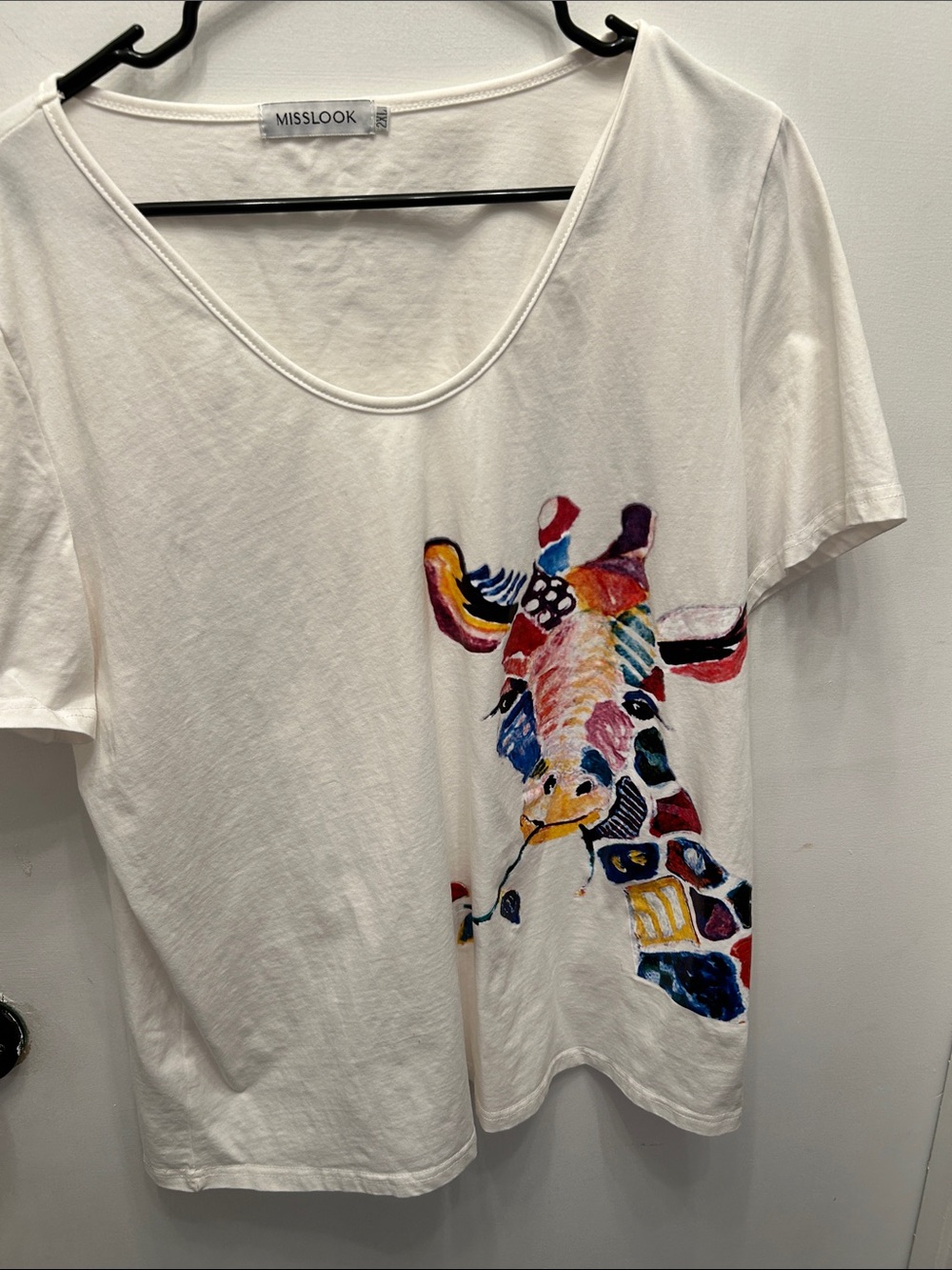 MISSLOOK White Tee with Colorful Multicolor Giraffe Print